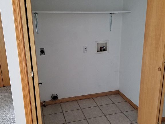 4th image of 1010 N Grand St