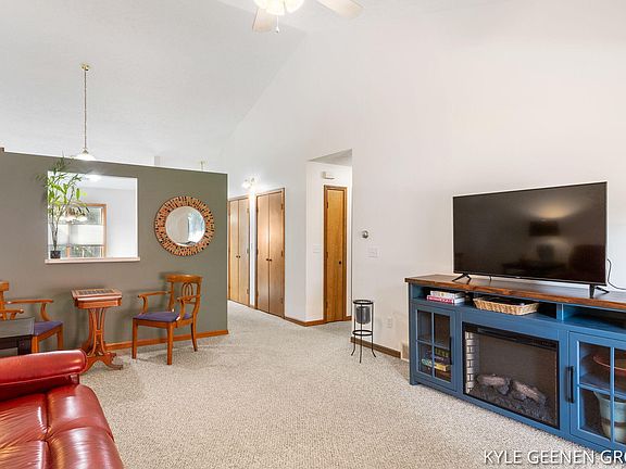 3rd image of 343 Nestlewood Dr