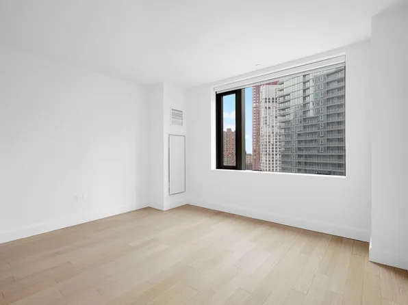 10 City Point image 2 of 26