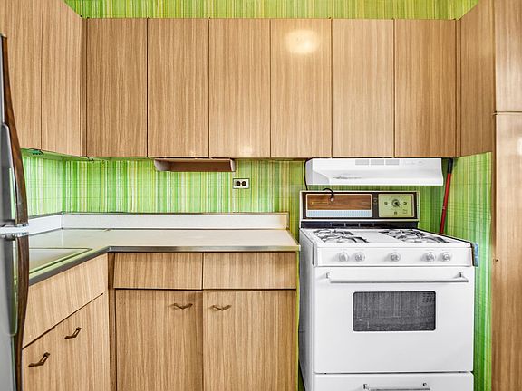4th image of 5700 Arlington Ave APT 10S