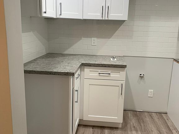 5th image of 1226 S Shenandoah St APT 101