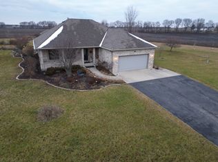 4724 S Skare Rd, Rochelle, IL 61068