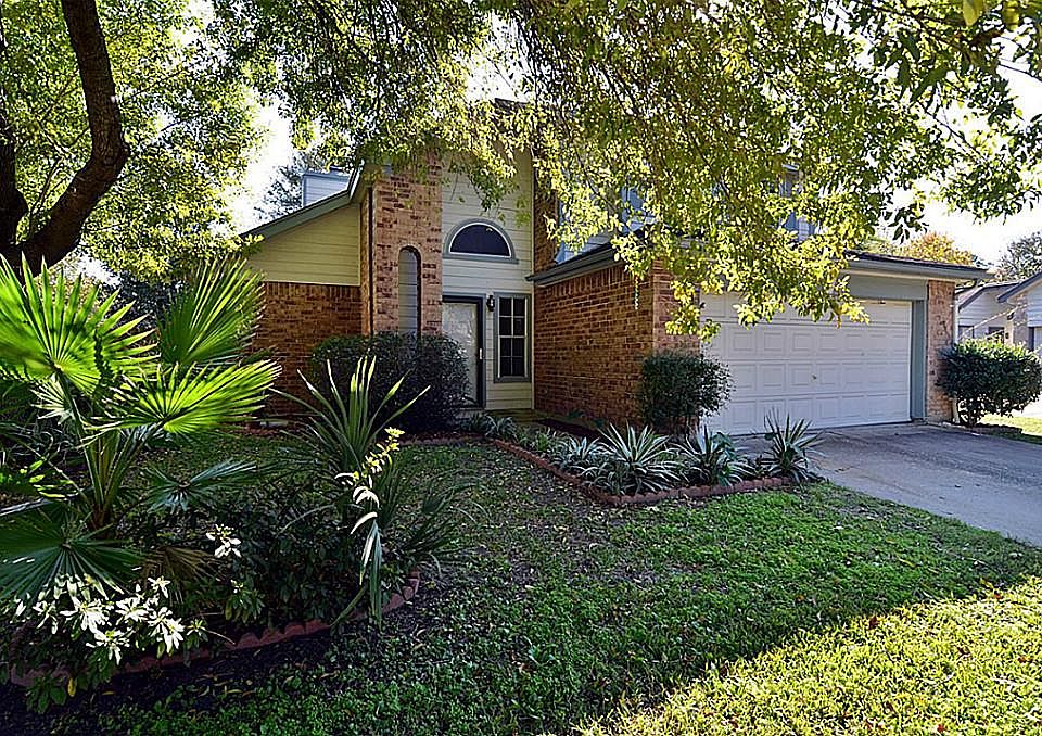 1st image of 8426 Lake Crystal Dr