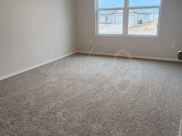 1407 Ellie Ct — Photo 6