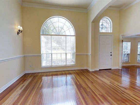 5th image of 605 W Heritage Dr