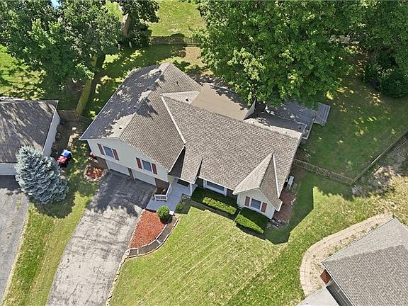 3rd image of 10230 Oakmont Cir