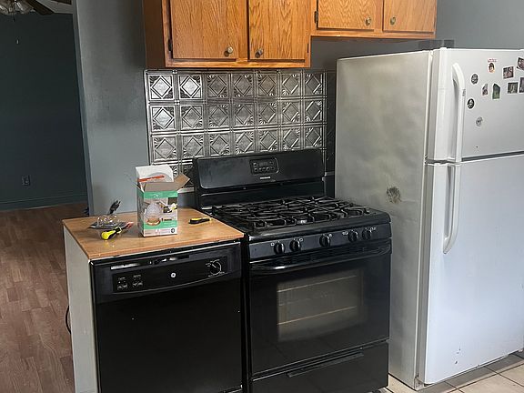 3rd image of 7188 Vivian St