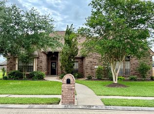 54 Lavender Ct, Lake Jackson, TX 77566