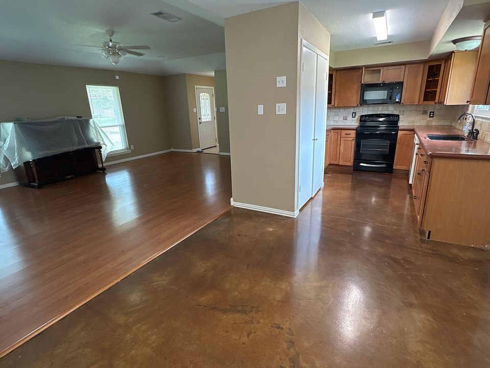 2nd image of 600 Southwynd Dr