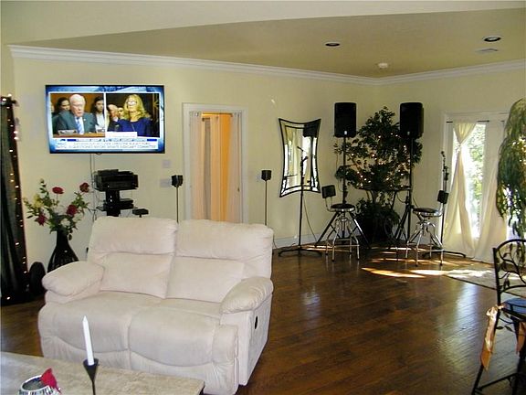 4th image of 20400 SE 149th St