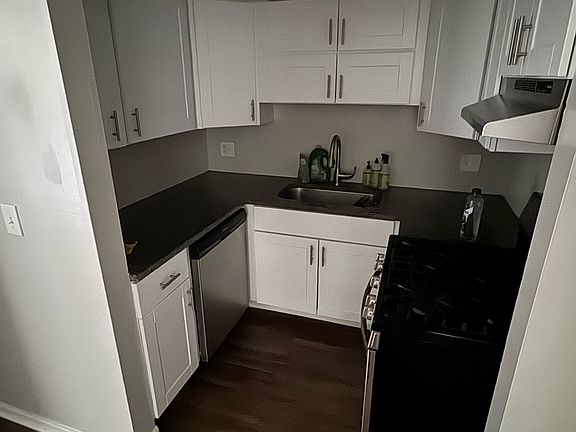 3rd image of 434 E Norwich Ave