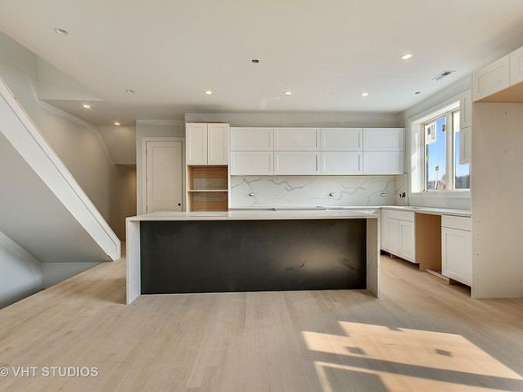 3rd image of 2335 W Montrose Ave #Penthouse
