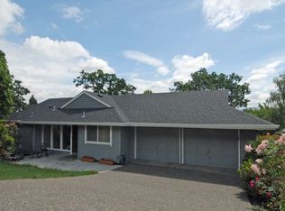 586 Woodcrest Dr, Springfield, OR 97477