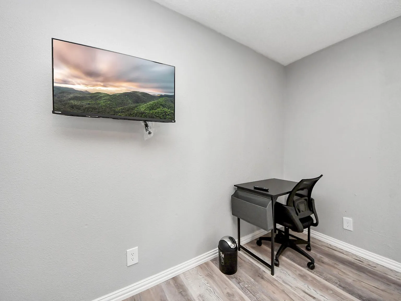 4 bed, 3.0 bath, 3642 sqft, $845 — Photo 2