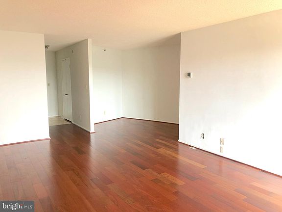 2nd image of 1600 N Oak St APT 922
