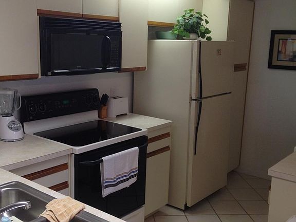 4th image of 1099 Country Club Dr #811