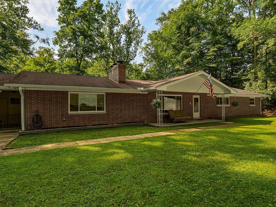 1st image of 2 Kingsbury Dr