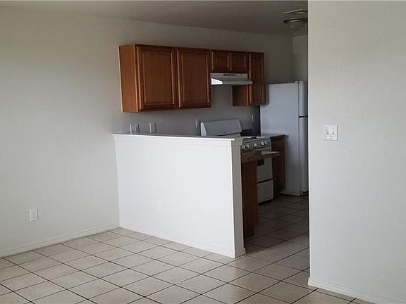 3rd image of 2635 Idalia Ave