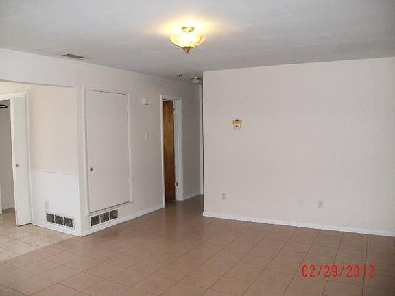 3rd image of 2101 Willow Oak Dr
