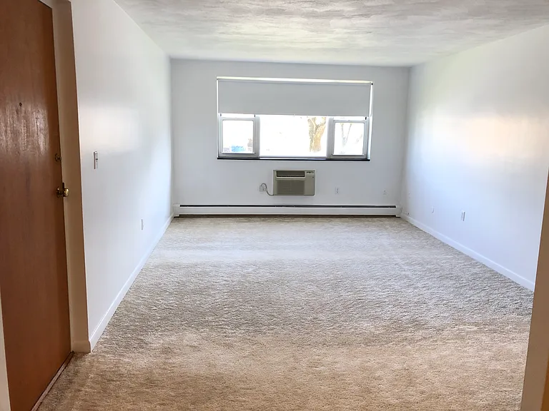 Lexington St Apartments — Photo 98