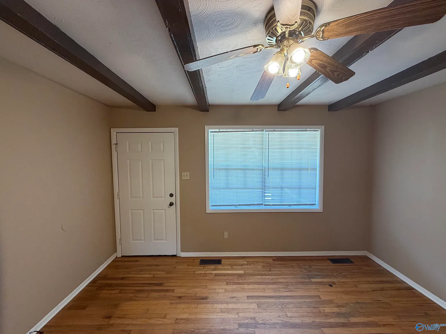3 bed, 1.0 bath, 1130 sqft, $1,200 — Photo 4