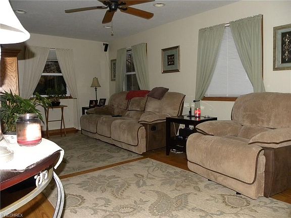 4th image of 164 Longfellow St