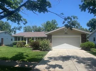 1211 Dorne Dr, Ballwin, MO 63021