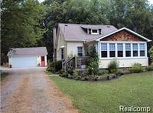 8340 Ferry Rd, Grosse Ile, MI 48138