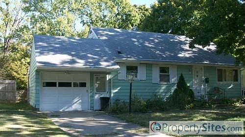 1st image of 16 Lexington Dr