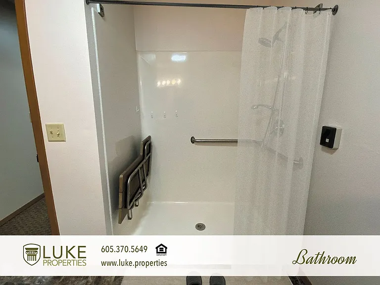 138 N Sycamore Ave #12 — Photo 10