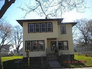 3rd image of 1418 Oliver Ave N