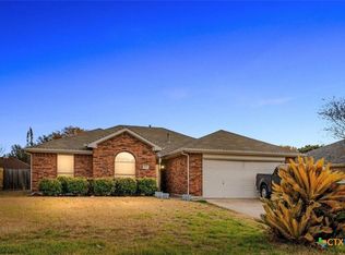 512 Mockingbird Ln, Lockhart, TX 78644