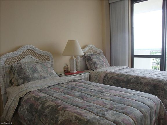 4th image of 180 Seaview Ct APT 910
