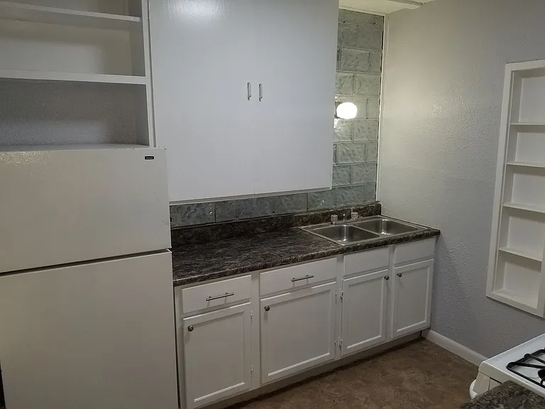 504 Elmhurst Ave — Photo 1
