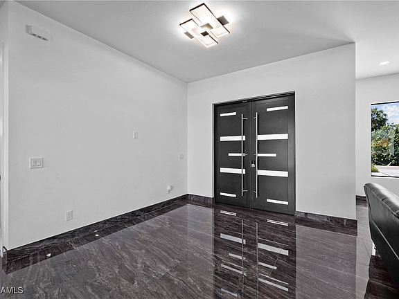 5th image of 511 NE 5th Ave