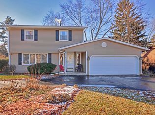 116 W Maple Ave, Wauconda, IL 60084