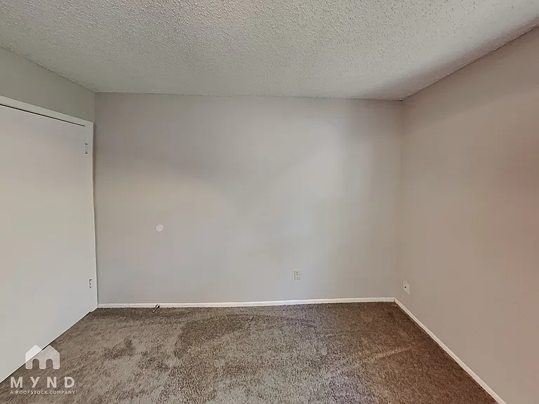 4714 Crested Rock Dr — Photo 33