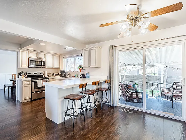 2063 E Kane Cir — Photo 10