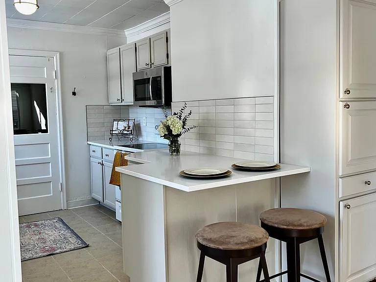 5929 Delmar St — Photo 2