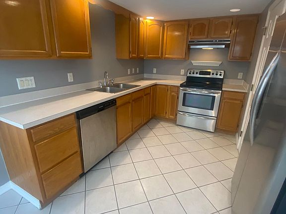 3rd image of 302 W Frierson Ave