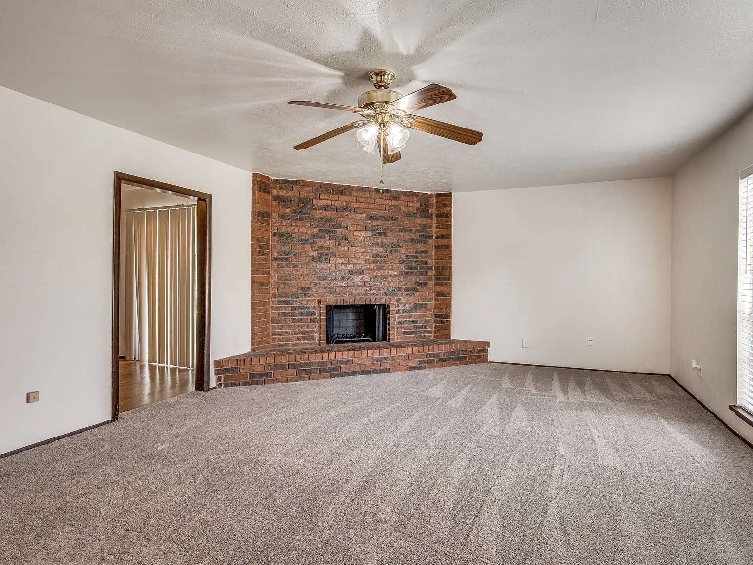 Fort Worth, TX - House - $2,095.00 Available June 2024 — Photo 3