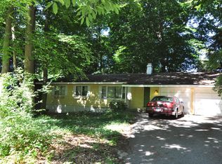 2429 N Lakeshore Dr, Holland, MI 49424