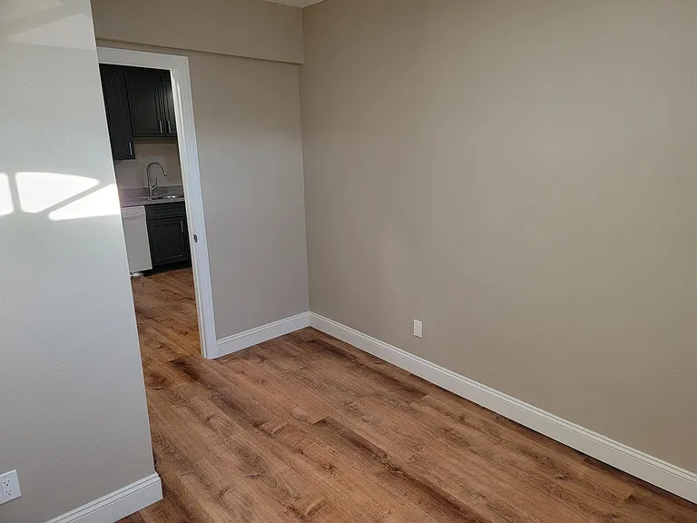 2604 Sierra Vista Ct #G — Photo 18