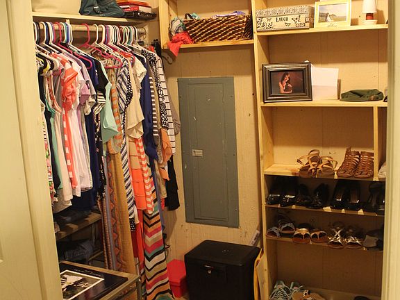 1 Walkin Closet