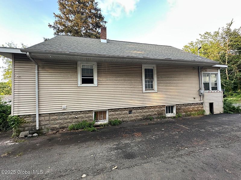 3rd image of 7 Frost Place