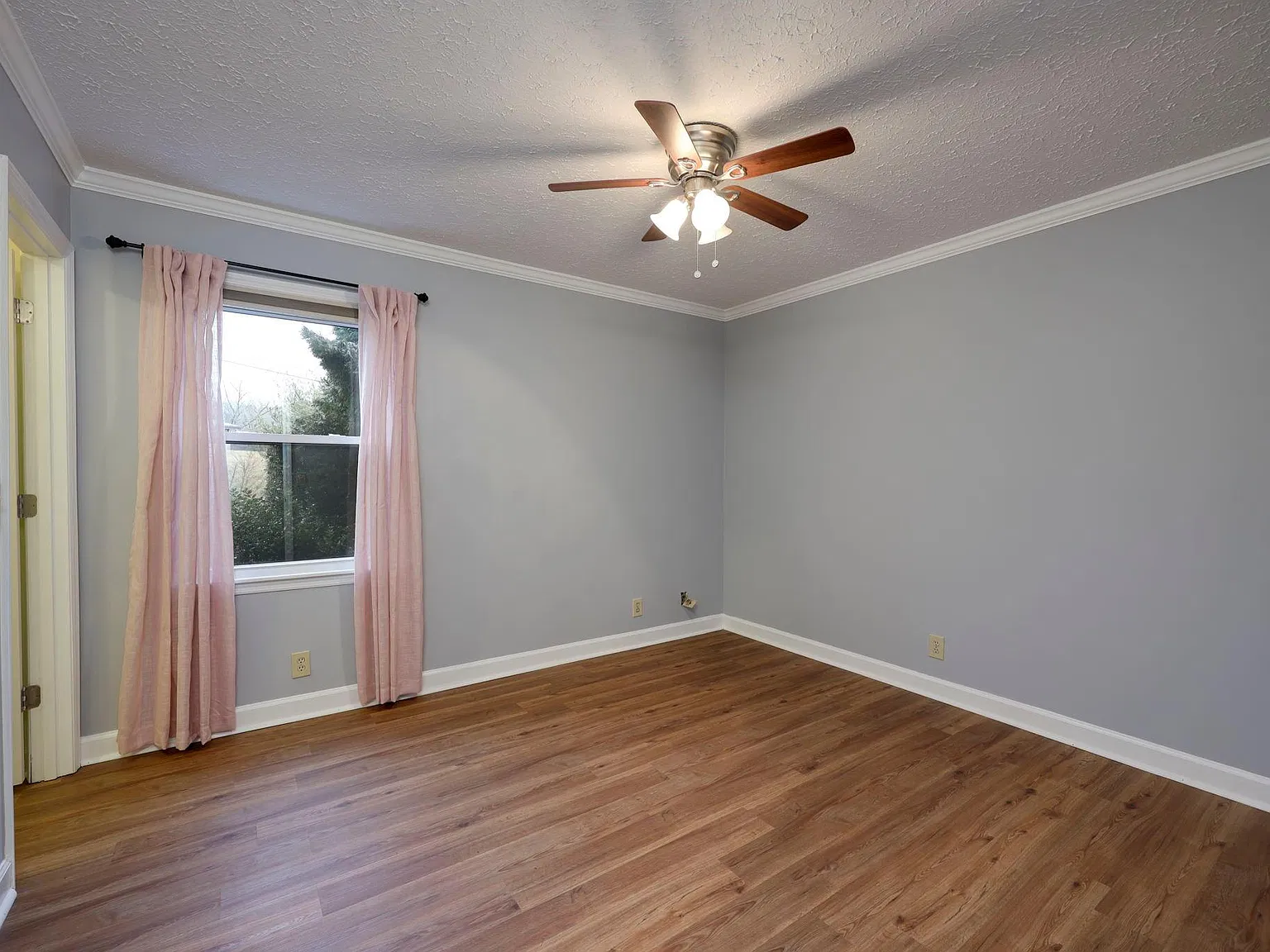 2 bed, 1592 sqft, $2,000 — Photo 4