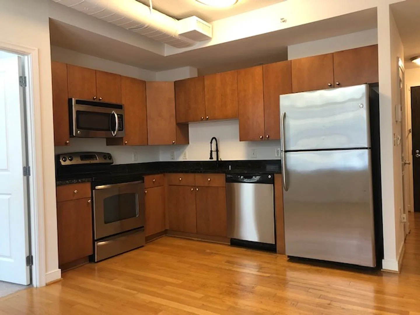 155 Potomac Psge — Photo 3