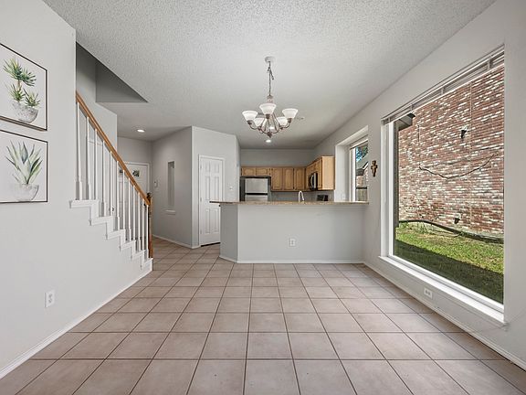 4th image of 924 Winterstone Dr