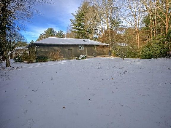 3rd image of 19 Circlewood Dr