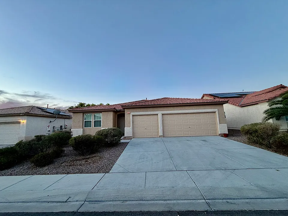 3405 La Cascada Ave